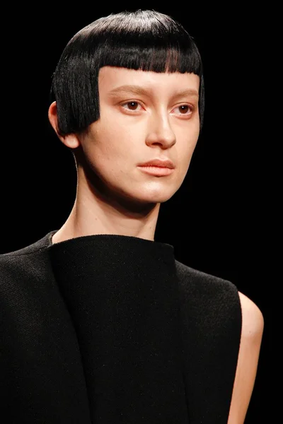 Look 16